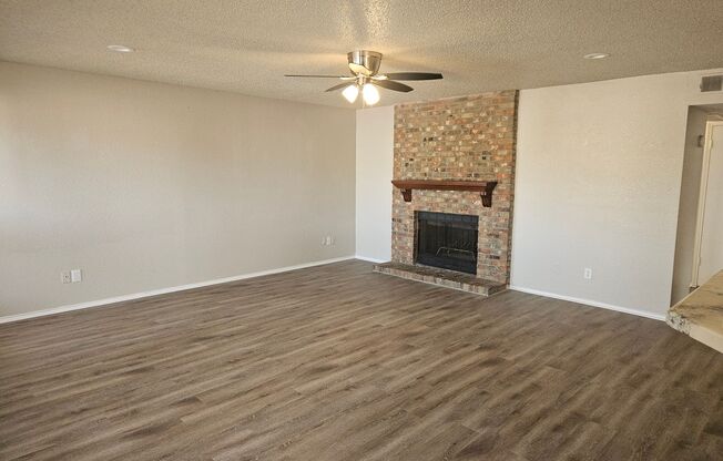 Nice upstairs 4 plex unit in North Richland Hills