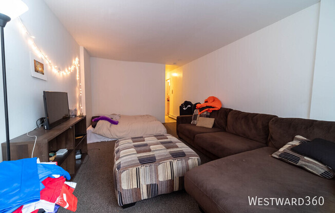 6815 N SHERIDAN RD