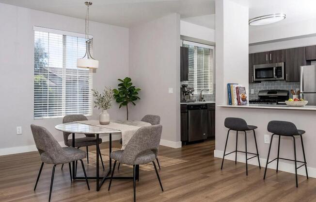 1 bed, 1 bath, 817 sqft, $1,505