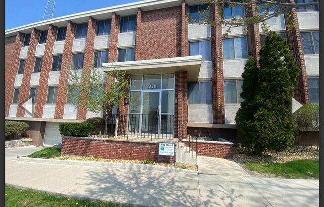 1320 E Capitol Drive