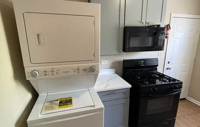 2 beds, 1 bath, $1,400, Unit 2648 # 5