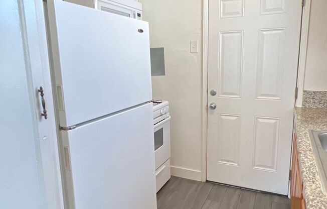 1 bed, 1 bath, $1,150, Unit M