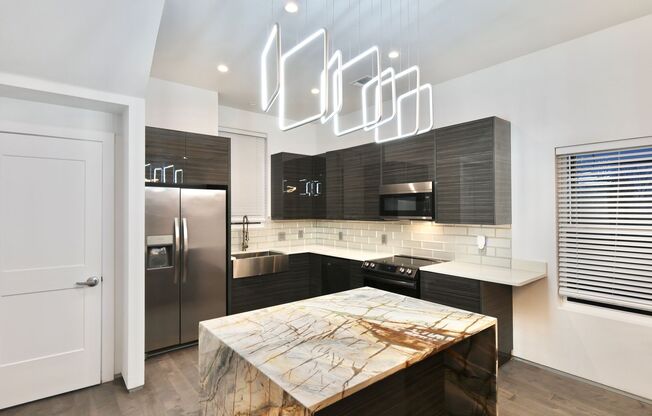 902 Montana St Unit 101