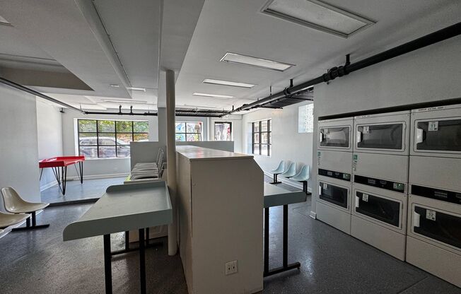 2 beds, 1 bath, $1,750, Unit 1381 #2S