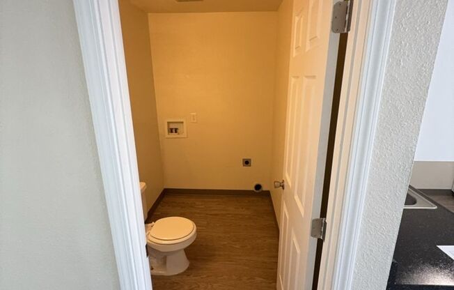 2 beds, 1.5 baths, 942 sqft, $1,399, Unit 4421A08