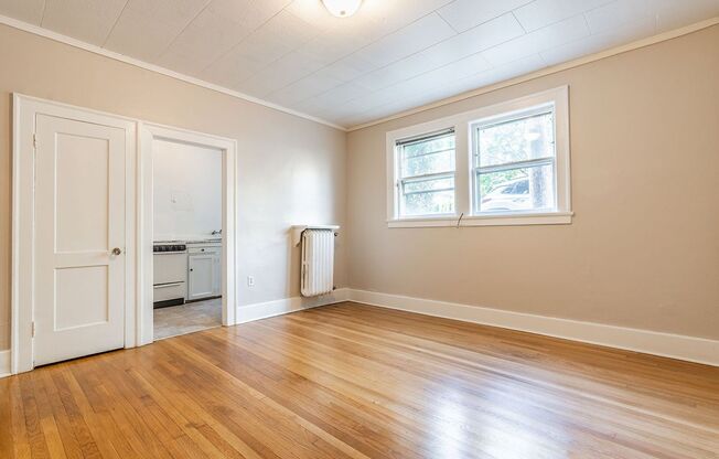 Studio, 1 bath, 400 sqft, $1,345, Unit 005