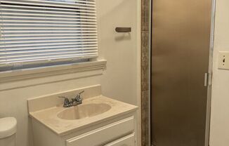 2 beds, 1 bath, $2,200