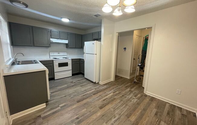 2 beds, 1.5 baths, 1,000 sqft, $1,300, Unit 1607 B N. NOLAN RIVER RD