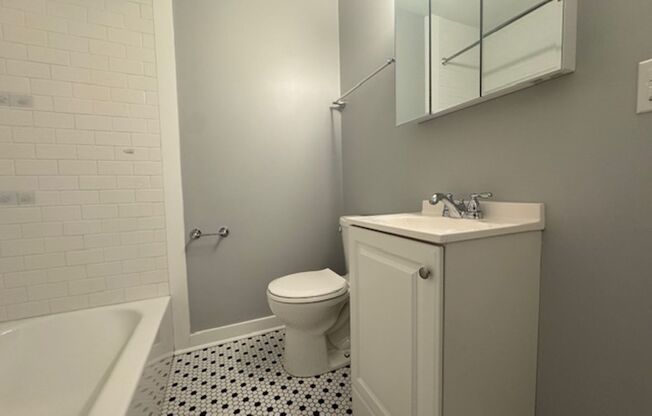 1 bed, 1 bath, 450 sqft, $1,549, Unit 5326 Fifth Ave. #17