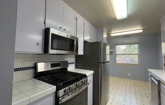 2 beds, 2 baths, $1,800