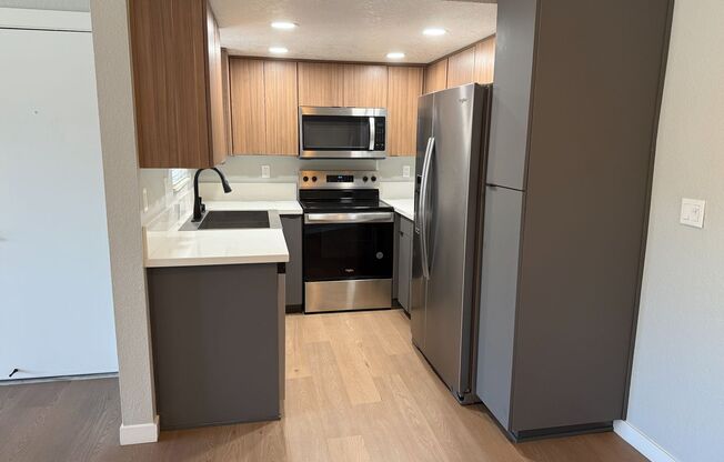 2 beds, 1 bath, 853 sqft, $2,625, Unit 6J