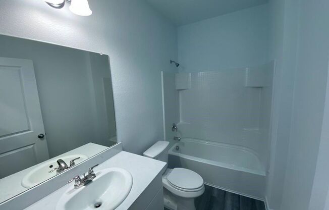 Spacious New-Build with Loft in Monticello Park
