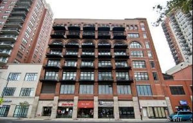 Spacious 2 Bed, 2 Bath in the South Loop Near the El