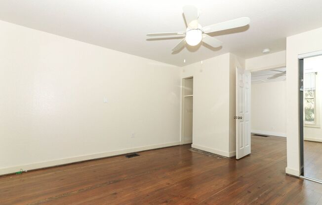 2 beds, 1 bath, $1,295