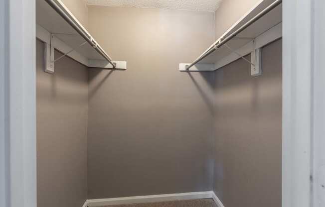 Westchase Apartments in Harvey LA photo of large closet