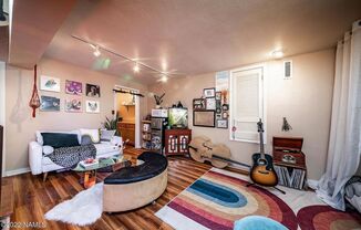 907 W SMT AVE
