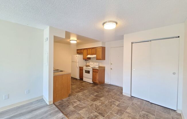 1 bed, 1 bath, $995, Unit 301