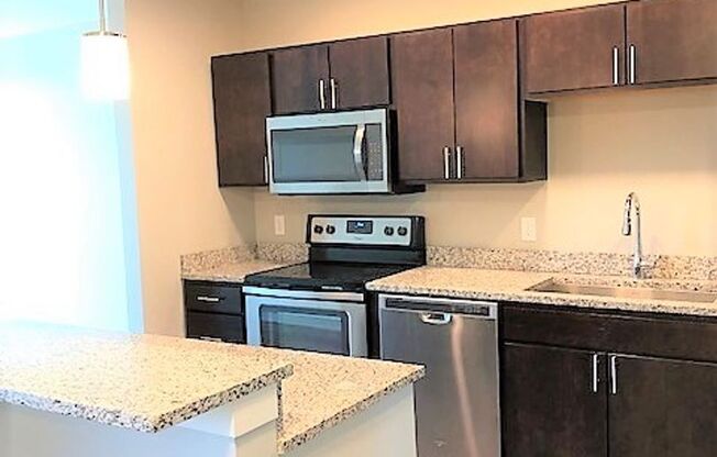 2 beds, 2 baths, 938 sqft, $1,950, Unit 204