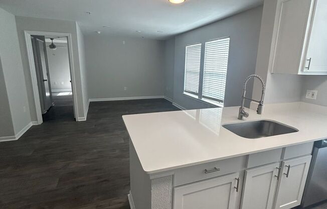 2 beds, 2 baths, 982 sqft, $1,750, Unit 421