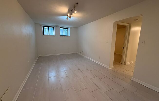 3 beds, 1 bath, 810 sqft, $1,995, Unit 732 S. Millvale Ave. #B2