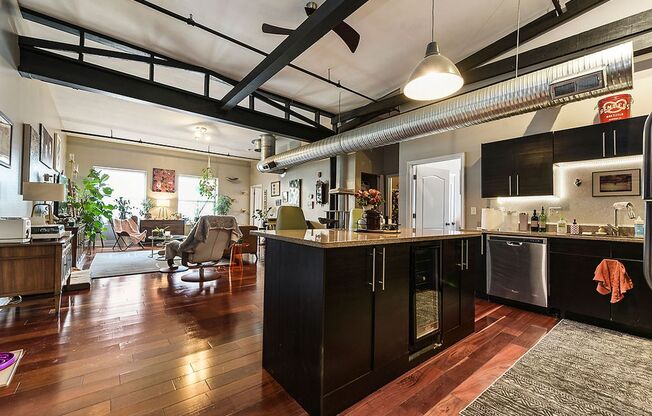 2 beds, 2 baths, 1,200 sqft, $2,400, Unit Jane 403