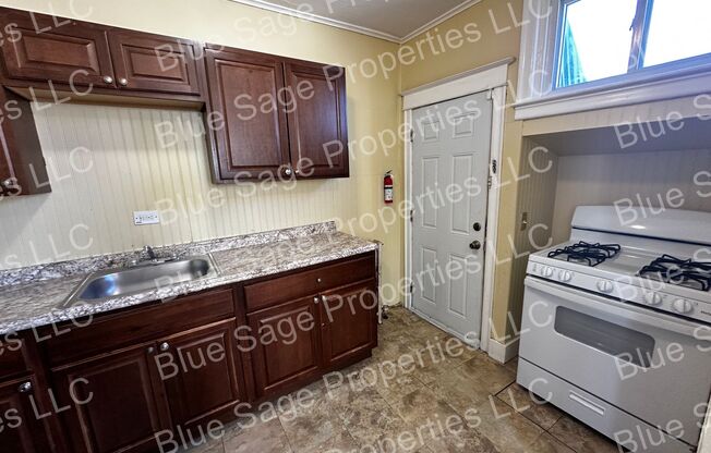 3 beds, 1 bath, $1,695