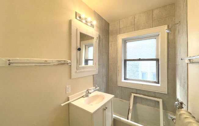 Studio, 1 bath, $875, Unit 23