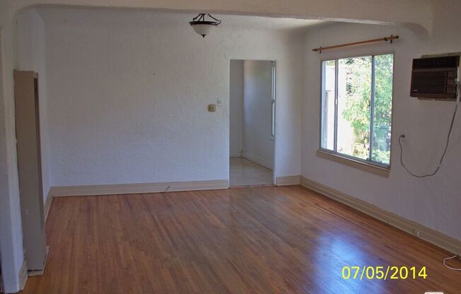 2 beds, 1 bath, 990 sqft, $4,500