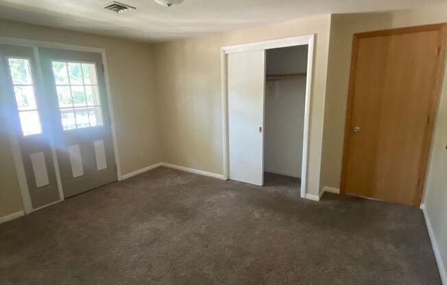 3 beds, 1 bath, 1,100 sqft, $1,450