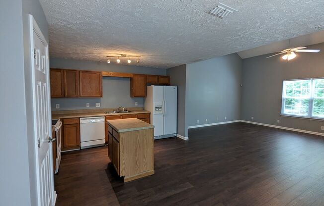 Spacious 2 Bed/2.5 Bath With Attached 1 Car Garage