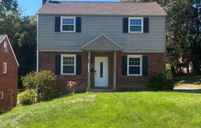 4 Bedroom Home in Pleasant Hills!