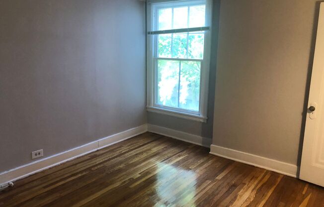 2 beds, 1 bath, 844 sqft, $1,350, Unit 4N