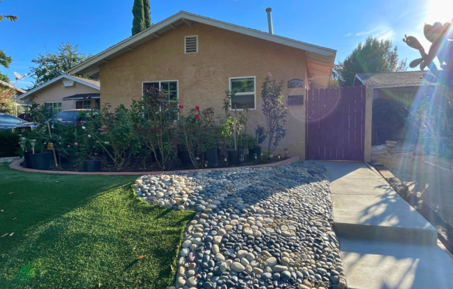 Charming and Inviting 1-Bedroom ADU in Canoga Park! MOVE IN READY