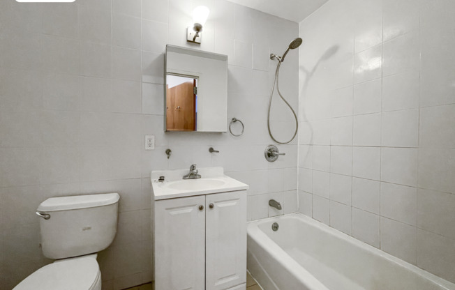 2 beds, 1 bath, $1,986, Unit 5A