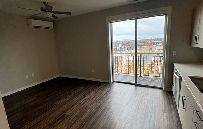 Studio, 1 bath, 565 sqft, $1,025, Unit 534