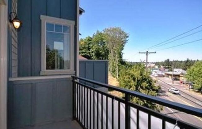 3 beds, 2.5 baths, $3,295, Unit 10700 D