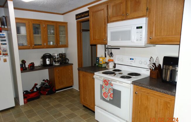 3 beds, 2 baths, $1,350