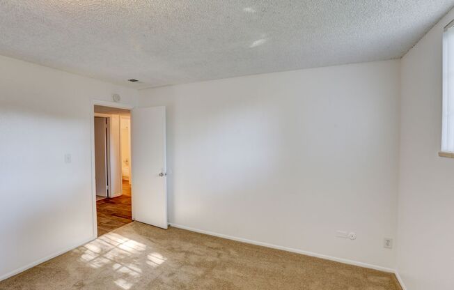3 beds, 2 baths, 1,330 sqft, $1,950, Unit 75603b