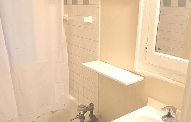 Studio, 1 bath, $775, Unit 103