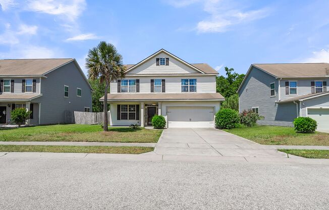 Beautiful & Bright 5BR Home with Large Backyard in North Charleston
