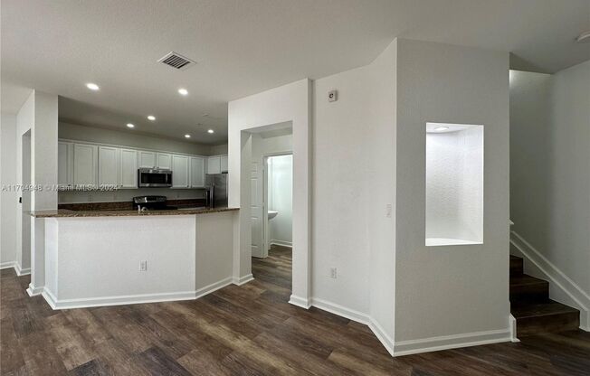 2 beds, 2 baths, 1,088 sqft, $2,995, Unit 10630 NW 88th St appt 203 (A11704948)