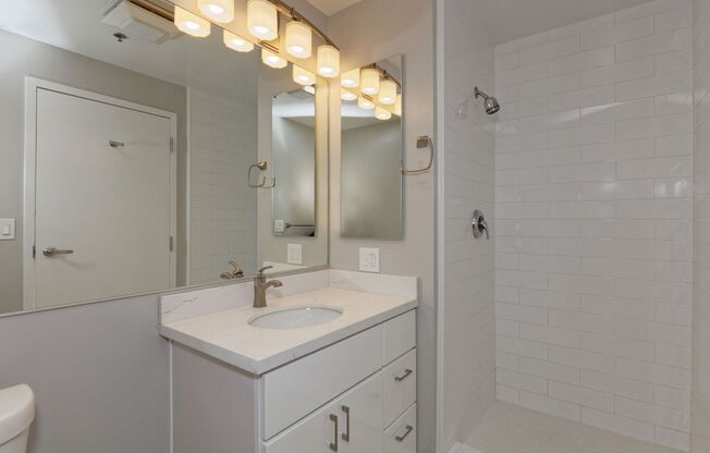 2 beds, 2 baths, 920 sqft, $3,040, Unit 203