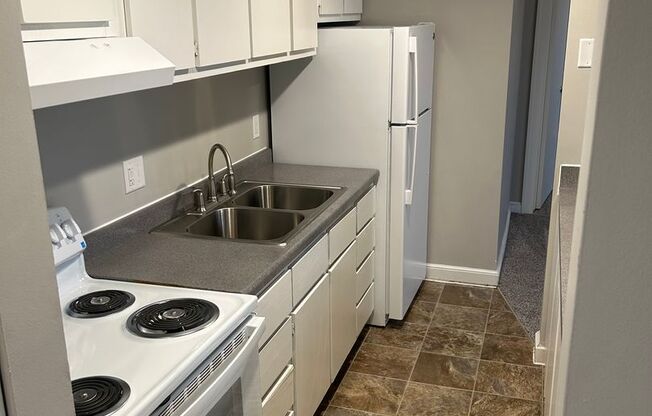 2 beds, 1 bath, 820 sqft, $1,600, Unit 23