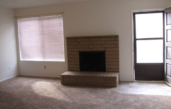 2 beds, 1 bath, $1,400, Unit B