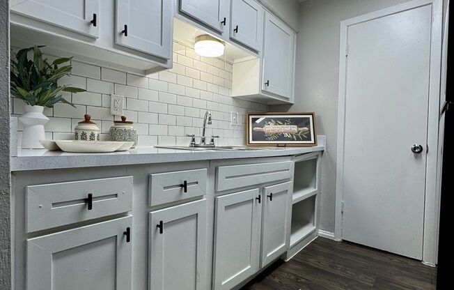 2 beds, 2 baths, 1,006 sqft, $995, Unit 100