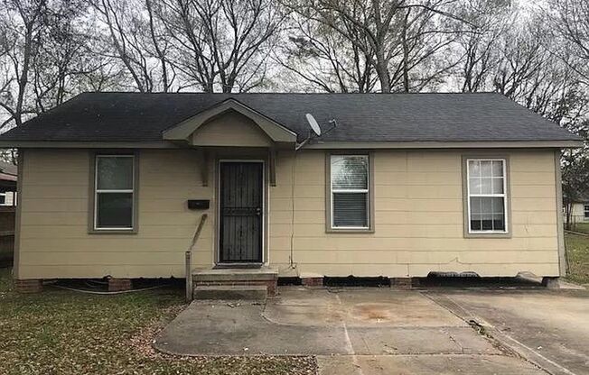 3 beds, 1 bath, $1,000