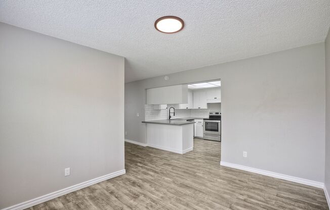 2 beds, 1.5 baths, 975 sqft, $2,475, Unit 2