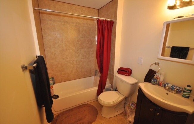 2 beds, 1 bath, 1,250 sqft, $1,250, Unit 2F