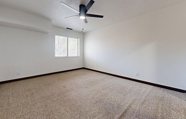 2 beds, 1 bath, 1,050 sqft, $995, Unit 201-302E