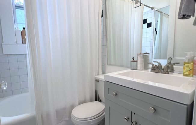 1 bed, 1 bath, 900 sqft, $1,925, Unit 1229-D2